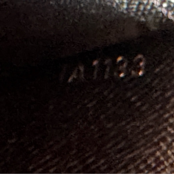 Louis Vuitton Epi Bifold Wallet, Portefeuille Koala Leather Noir, Mint Condition - Picture 6 of 13